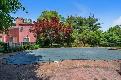244 Store Hill Road Old Westbury NY 11568