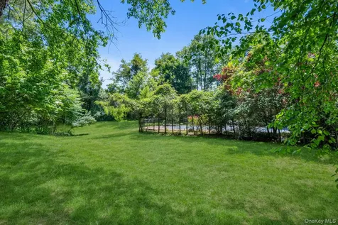 244 Store Hill Road Old Westbury NY 11568