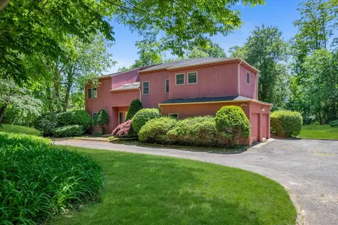 244 Store Hill Road Old Westbury NY 11568