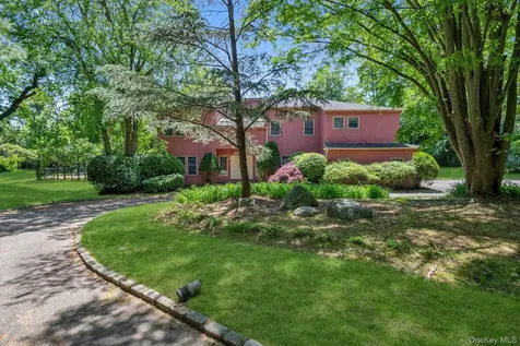244 Store Hill Road Old Westbury NY 11568