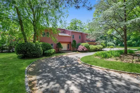 244 Store Hill Road Old Westbury NY 11568