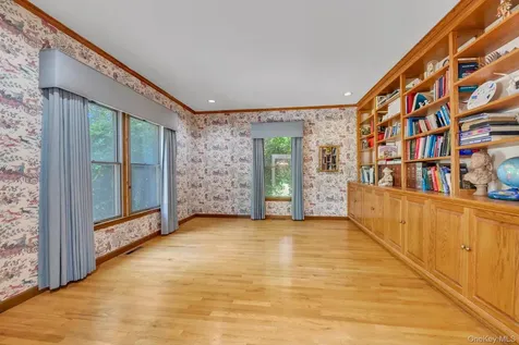 244 Store Hill Road Old Westbury NY 11568