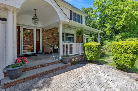 21 Martha Court Centerport NY 11721