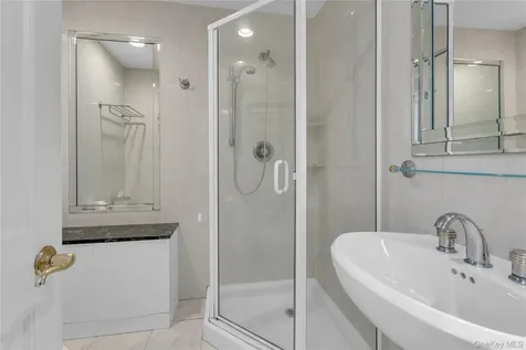 21 Martha Court Centerport NY 11721