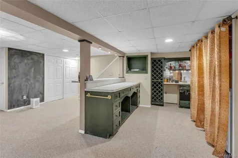 21 Martha Court Centerport NY 11721