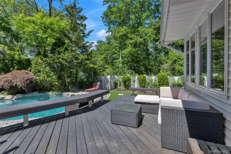 21 Martha Court Centerport NY 11721