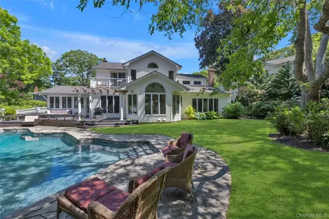 21 Martha Court Centerport NY 11721