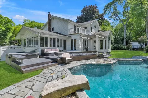 21 Martha Court Centerport NY 11721