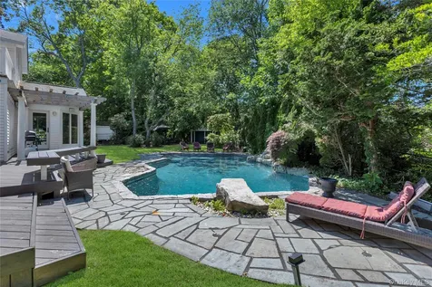 21 Martha Court Centerport NY 11721