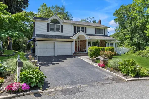 21 Martha Court Centerport NY 11721