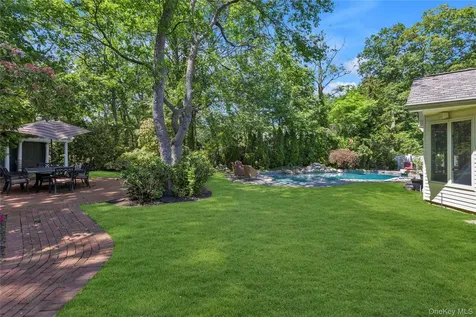 21 Martha Court Centerport NY 11721