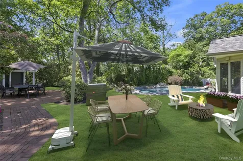 21 Martha Court Centerport NY 11721