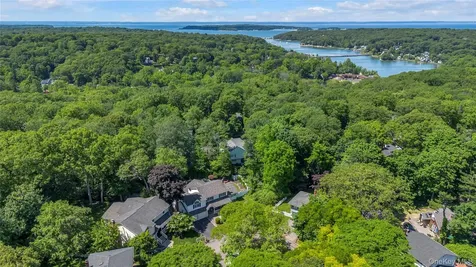 21 Martha Court Centerport NY 11721