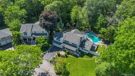 21 Martha Court Centerport NY 11721