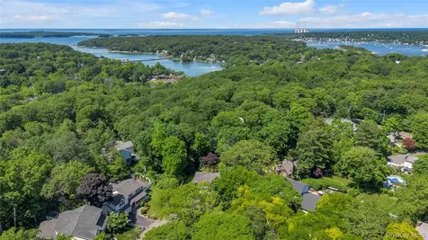 21 Martha Court Centerport NY 11721