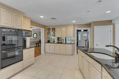 21 Martha Court Centerport NY 11721