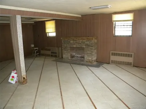 2810 210th Place Bayside NY 11360