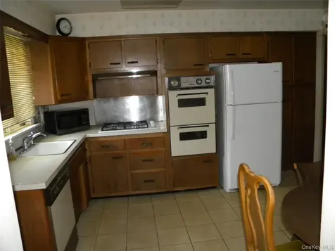 2810 210th Place Bayside NY 11360