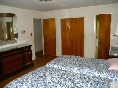 2810 210th Place Bayside NY 11360