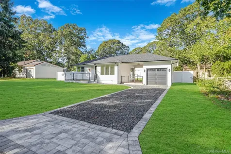 93 Royal Avenue Riverhead NY 11901