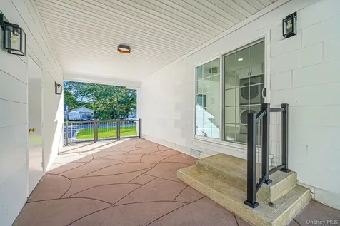 93 Royal Avenue Riverhead NY 11901