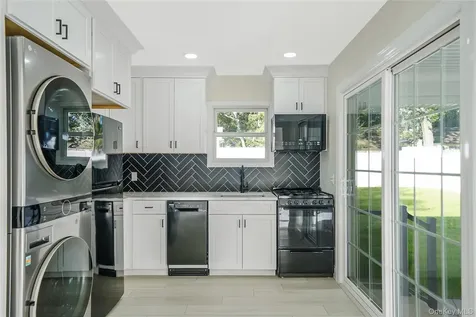 93 Royal Avenue Riverhead NY 11901