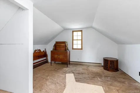2484 Lindy Road Westbury NY 11590