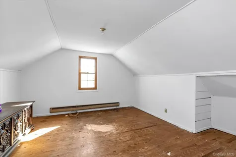 2484 Lindy Road Westbury NY 11590
