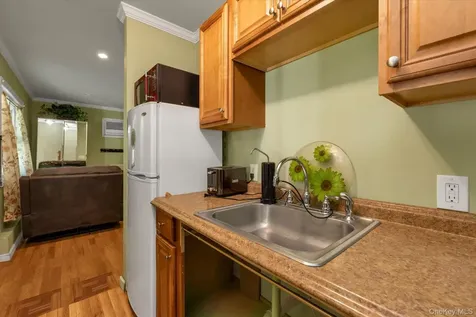 2484 Lindy Road Westbury NY 11590
