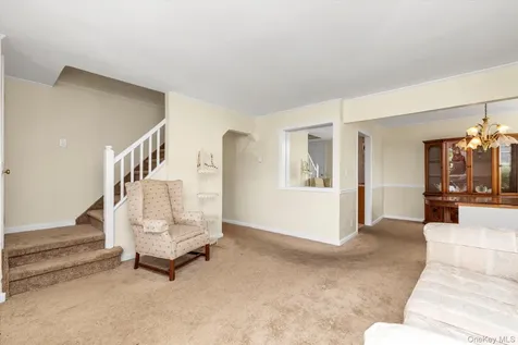2484 Lindy Road Westbury NY 11590