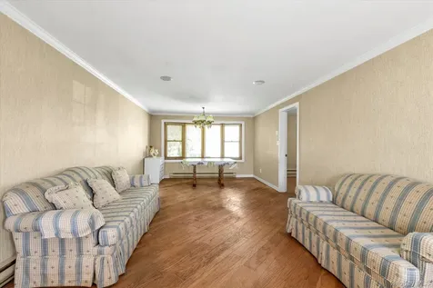 2484 Lindy Road Westbury NY 11590