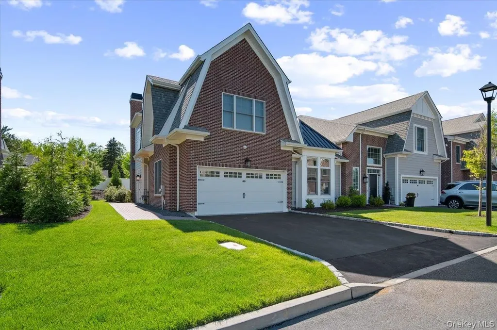 238 Coach Drive Woodbury NY 11542
