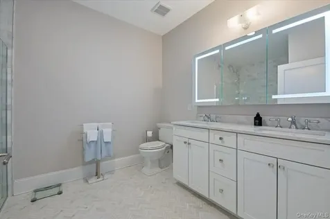 238 Coach Drive Woodbury NY 11542