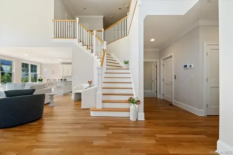 238 Coach Drive Woodbury NY 11542