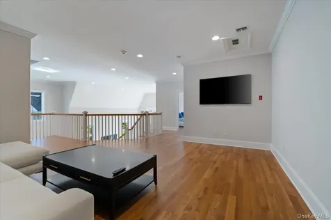 238 Coach Drive Woodbury NY 11542