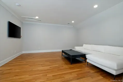 238 Coach Drive Woodbury NY 11542