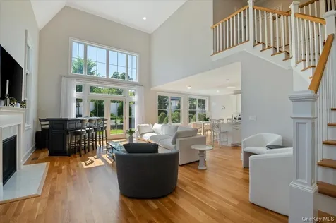 238 Coach Drive Woodbury NY 11542