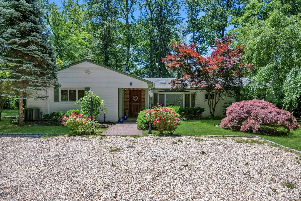 5 Eden Roc Drive Locust Valley NY 11560