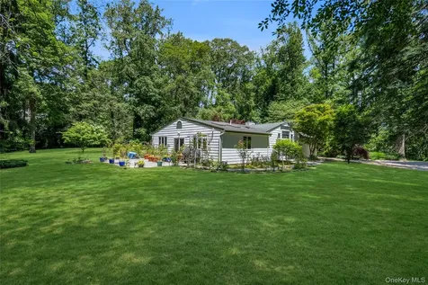 5 Eden Roc Drive Locust Valley NY 11560