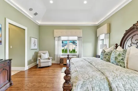217 Wellington Road Garden City NY 11530