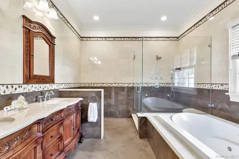 217 Wellington Road Garden City NY 11530