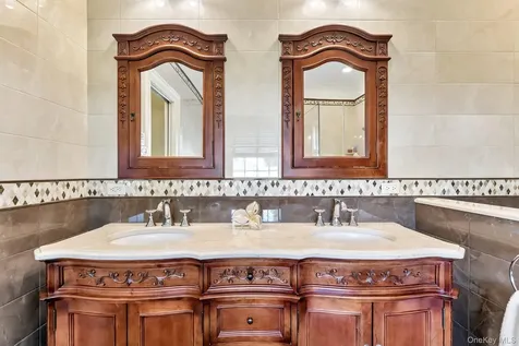 217 Wellington Road Garden City NY 11530