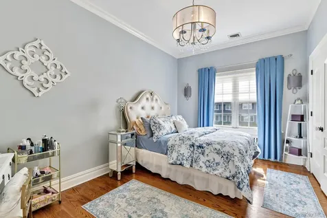 217 Wellington Road Garden City NY 11530