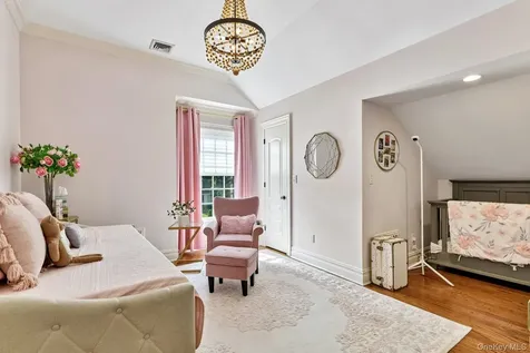 217 Wellington Road Garden City NY 11530