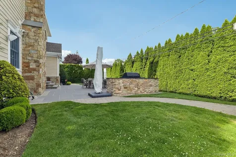 217 Wellington Road Garden City NY 11530