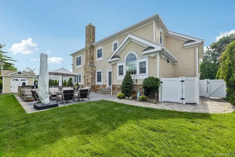 217 Wellington Road Garden City NY 11530