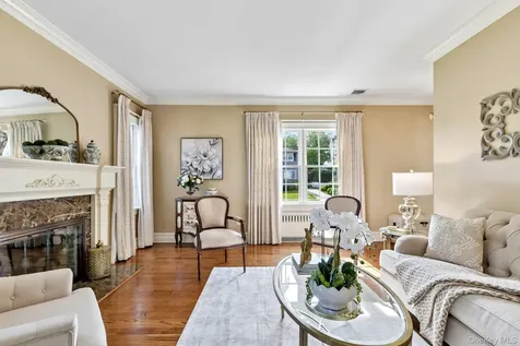 217 Wellington Road Garden City NY 11530