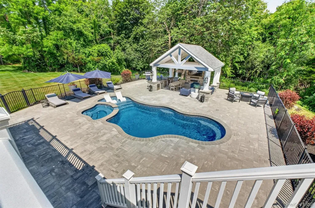 10 Sandlewood Circle Hopewell Junction NY 12533
