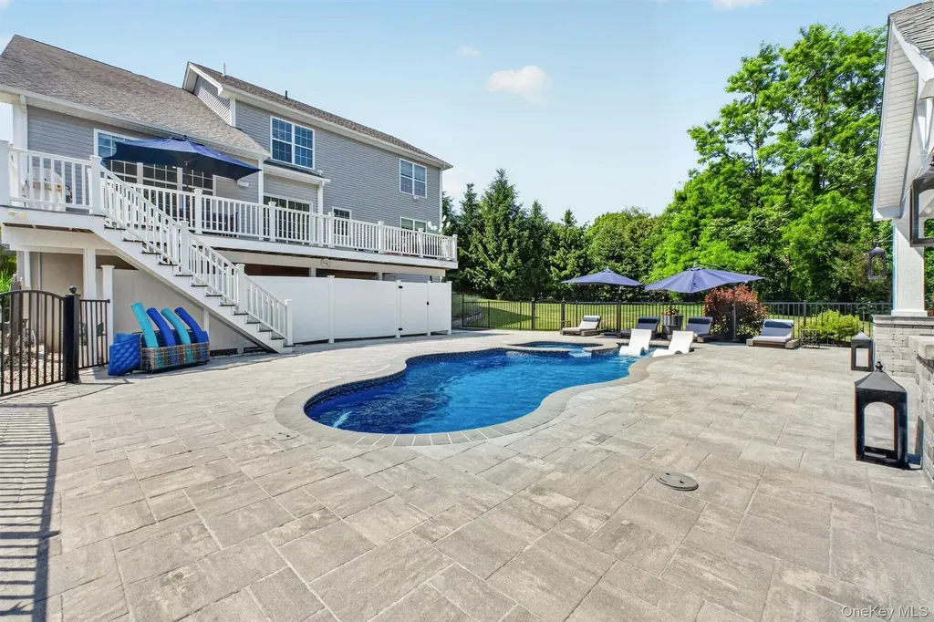 10 Sandlewood Circle Hopewell Junction NY 12533