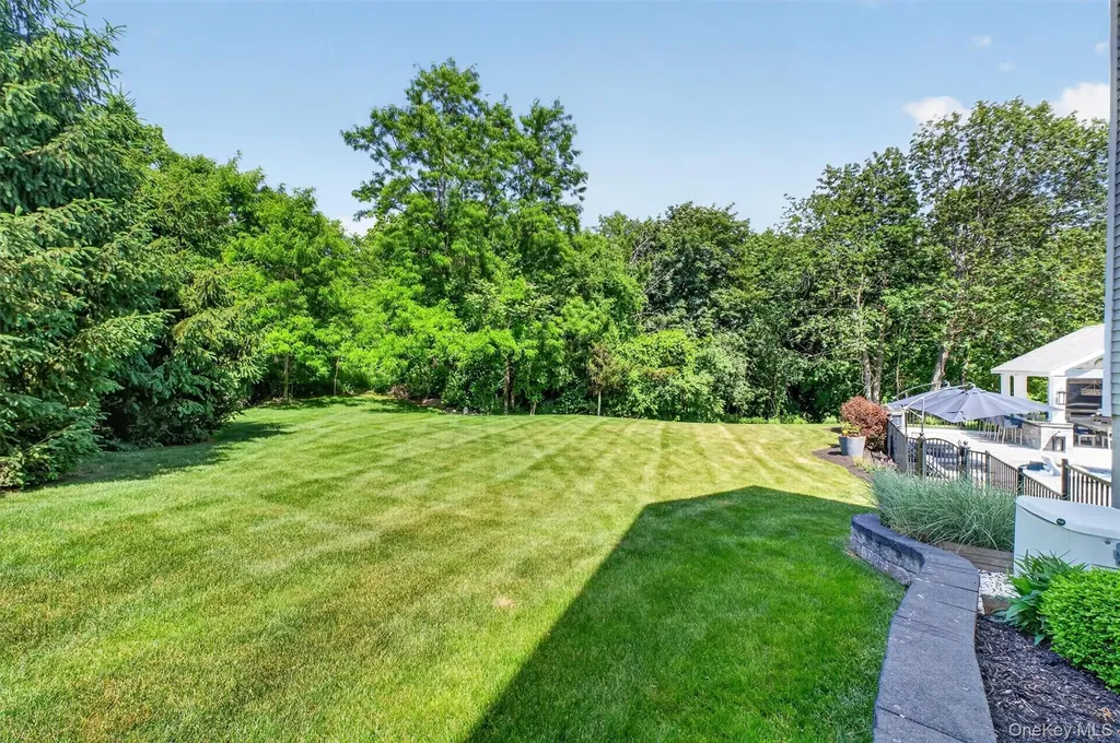 10 Sandlewood Circle Hopewell Junction NY 12533